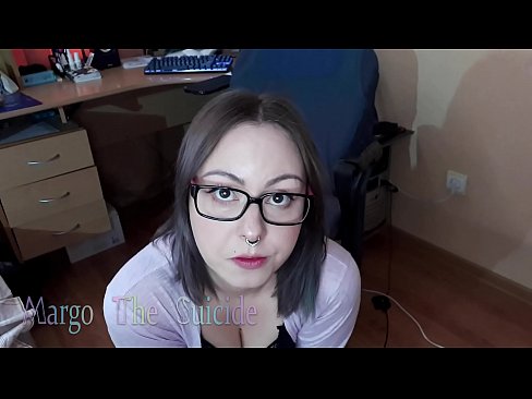 ❤️ Kynþokkafull stelpa með gleraugu sýgur dildó djúpt á myndavélinni ️ Slúður á klám is.milf300com.ru