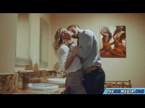❤️ Þegar busty ljóska tælir þig á almenningssalerni ️ Slúður á klám is.milf300com.ru